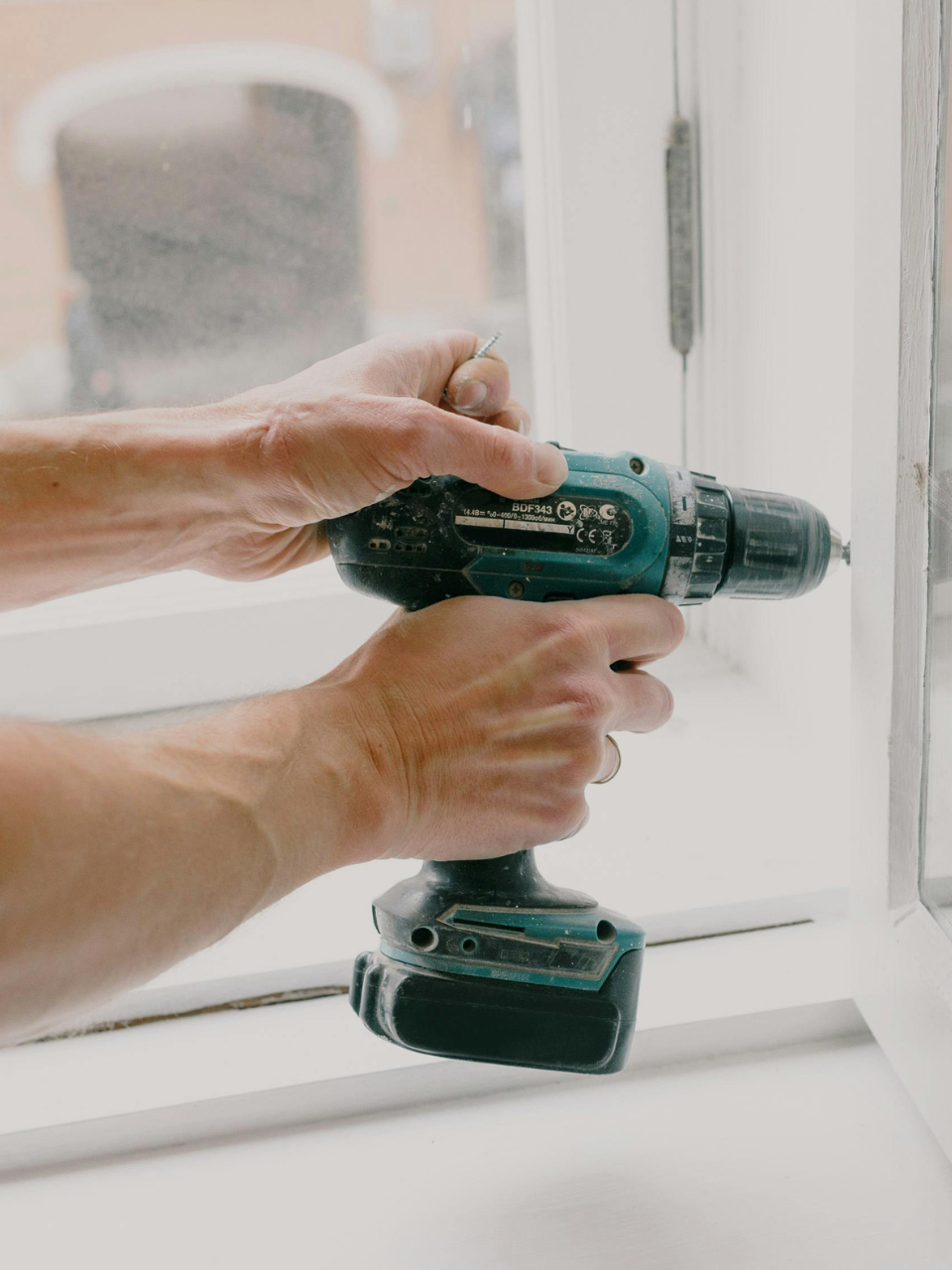 a factotum / handyman carries out a repair at his client's home