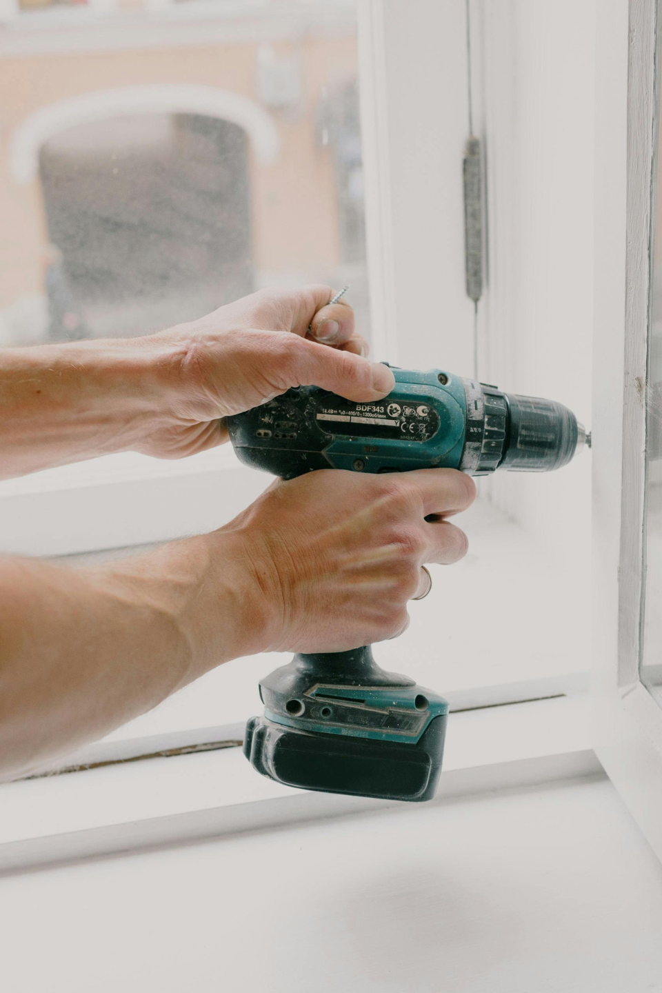 a factotum / handyman carries out a repair at his client's home