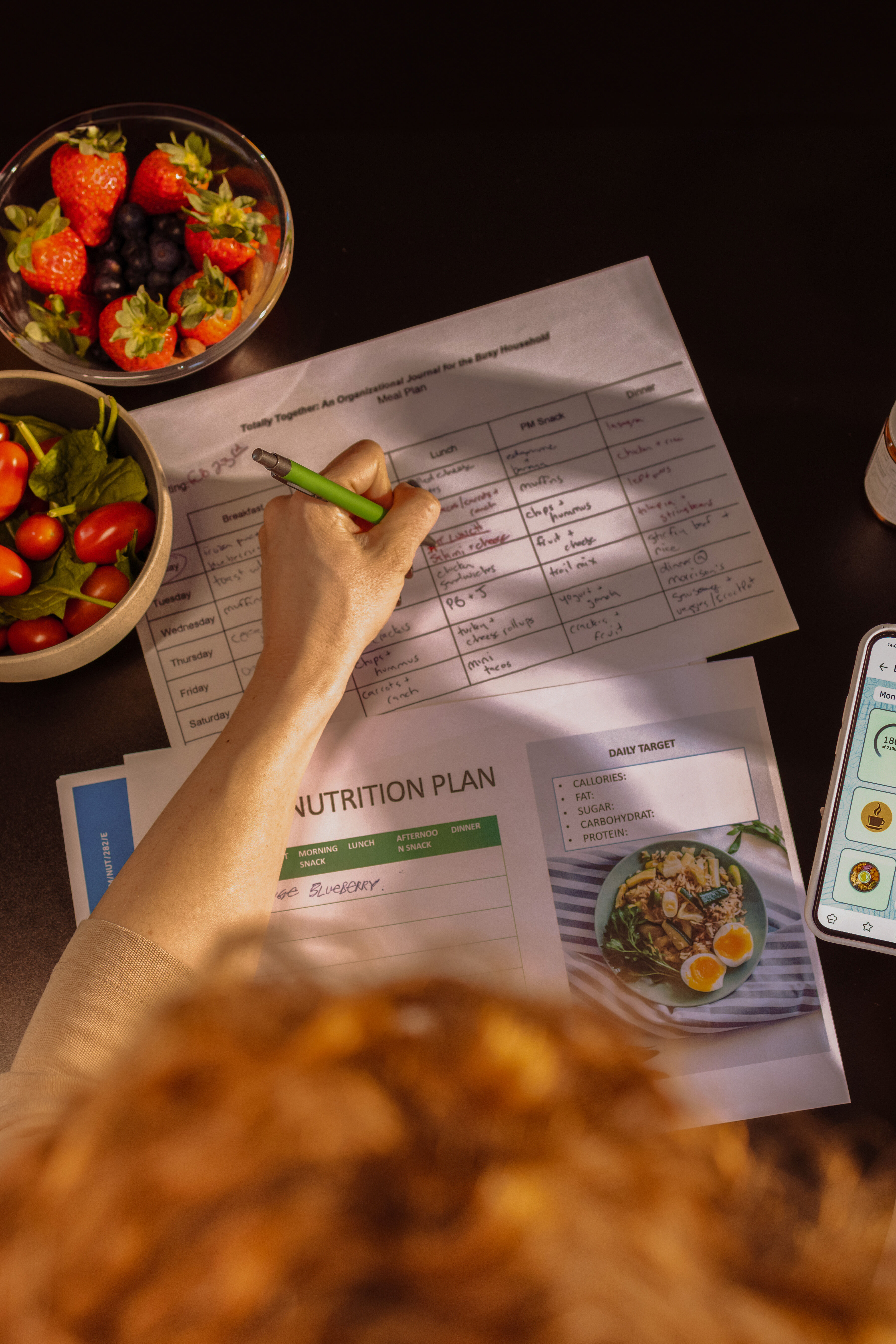 le nutritionniste diététicien maison helya élabore un plan de traitement nutritionnel et un régime personnalisé et adapté aux besoins de son client